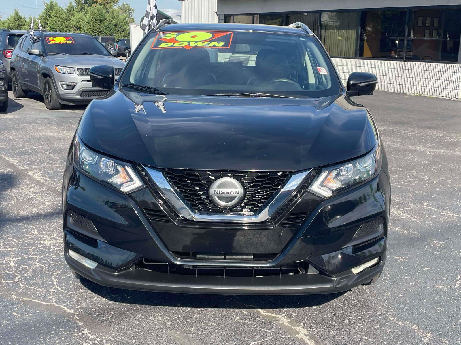 Used 2020 Nissan Rogue Sport SV w/ Technology Package FWD image 2