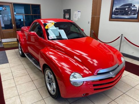 Used 2004 Chevrolet SSR w/ Preferred Equipment Group RWD image 1