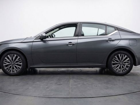 Used 2025 Nissan Altima 2.5 SV image 5