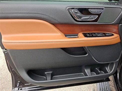 Used 2021 Lincoln Navigator Reserve image 10