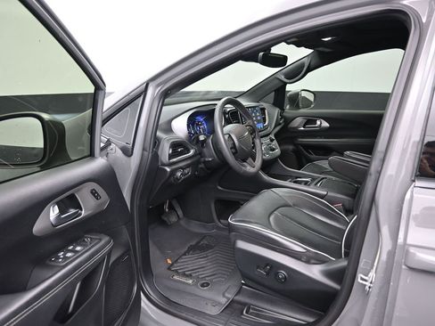 Used 2022 Chrysler Pacifica Limited w/ S Appearance Package image 11