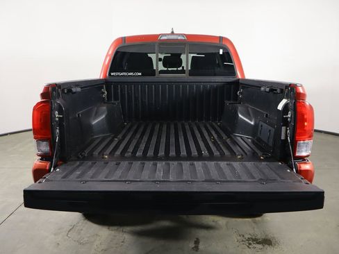 Used 2019 Toyota Tacoma SR w/ SR Convenience Package image 18