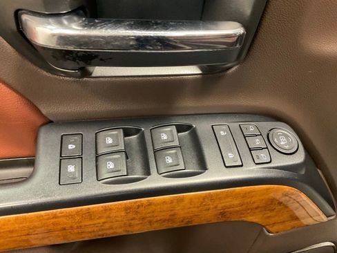 Used 2017 Chevrolet Silverado 1500 High Country AWD/4WD image 16
