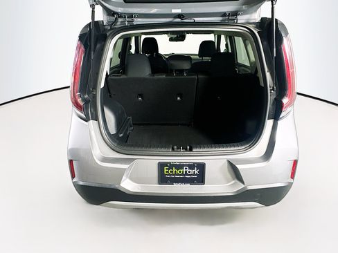Used 2025 Kia Soul LX w/ LX Technology Package FWD image 29