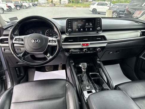 Used 2020 Kia Telluride S w/ S 8 Passenger Seating Package AWD/4WD image 15