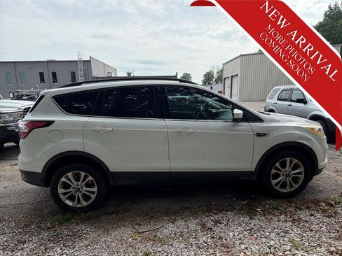 Used 2017 Ford Escape SE w/ Equipment Group 201A AWD/4WD image 9