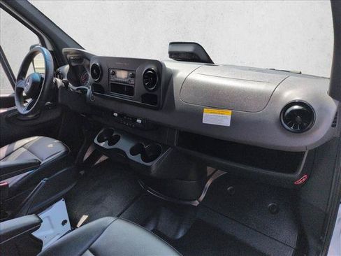 Used 2025 Mercedes-Benz Sprinter 2500 image 18