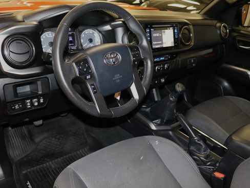 Used 2017 Toyota Tacoma TRD Sport w/ Premium & Technology Package AWD/4WD image 16