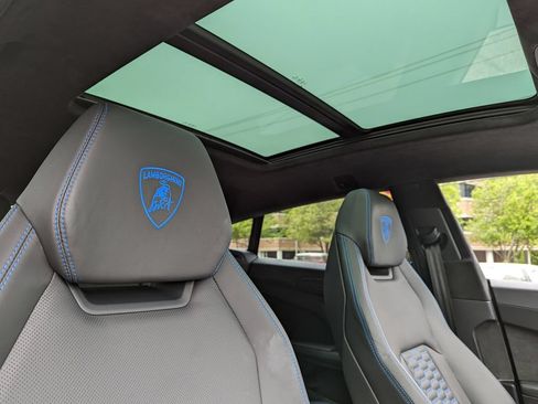 Used 2021 Lamborghini Urus AWD/4WD image 42