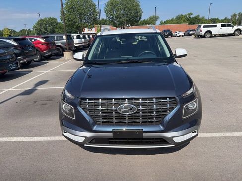 Certified 2025 Hyundai Venue Limited FWD image 16