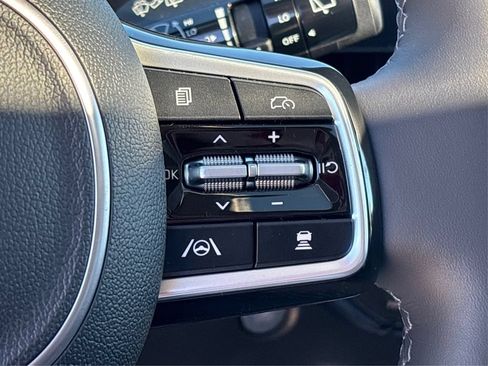 New 2025 Kia Carnival SX Prestige FWD image 23