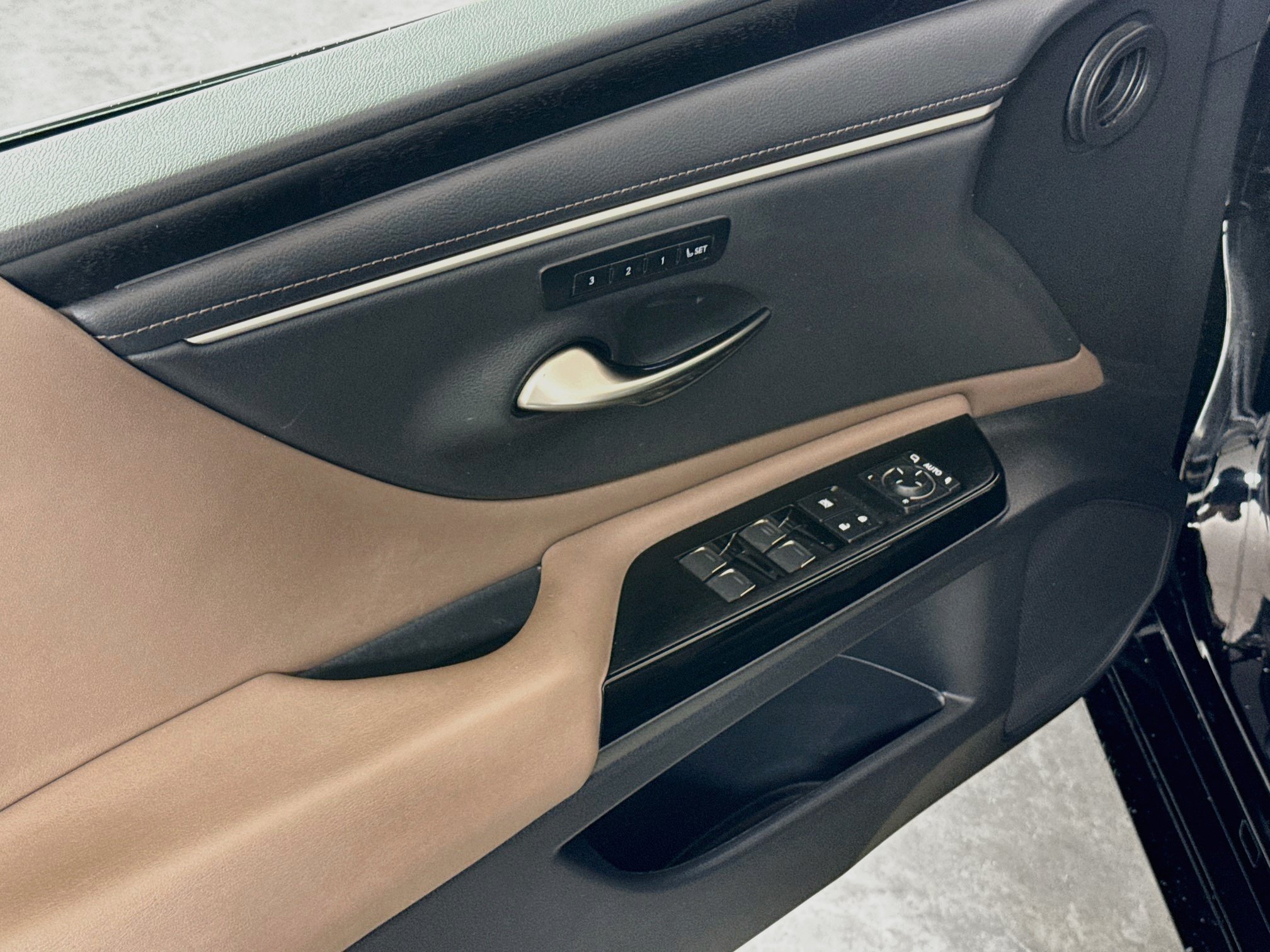 Used 2024 Lexus ES 350 w/ Premium Package FWD image 21