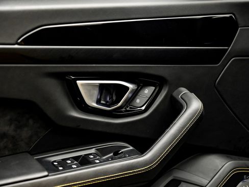 Used 2021 Lamborghini Urus image 95