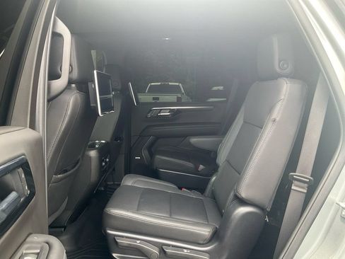 Used 2025 Chevrolet Tahoe Z71 w/ Comfort Package AWD/4WD image 14