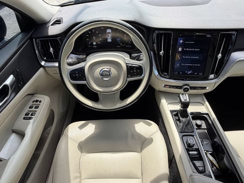 Used 2020 Volvo S60 T5 Momentum FWD image 15