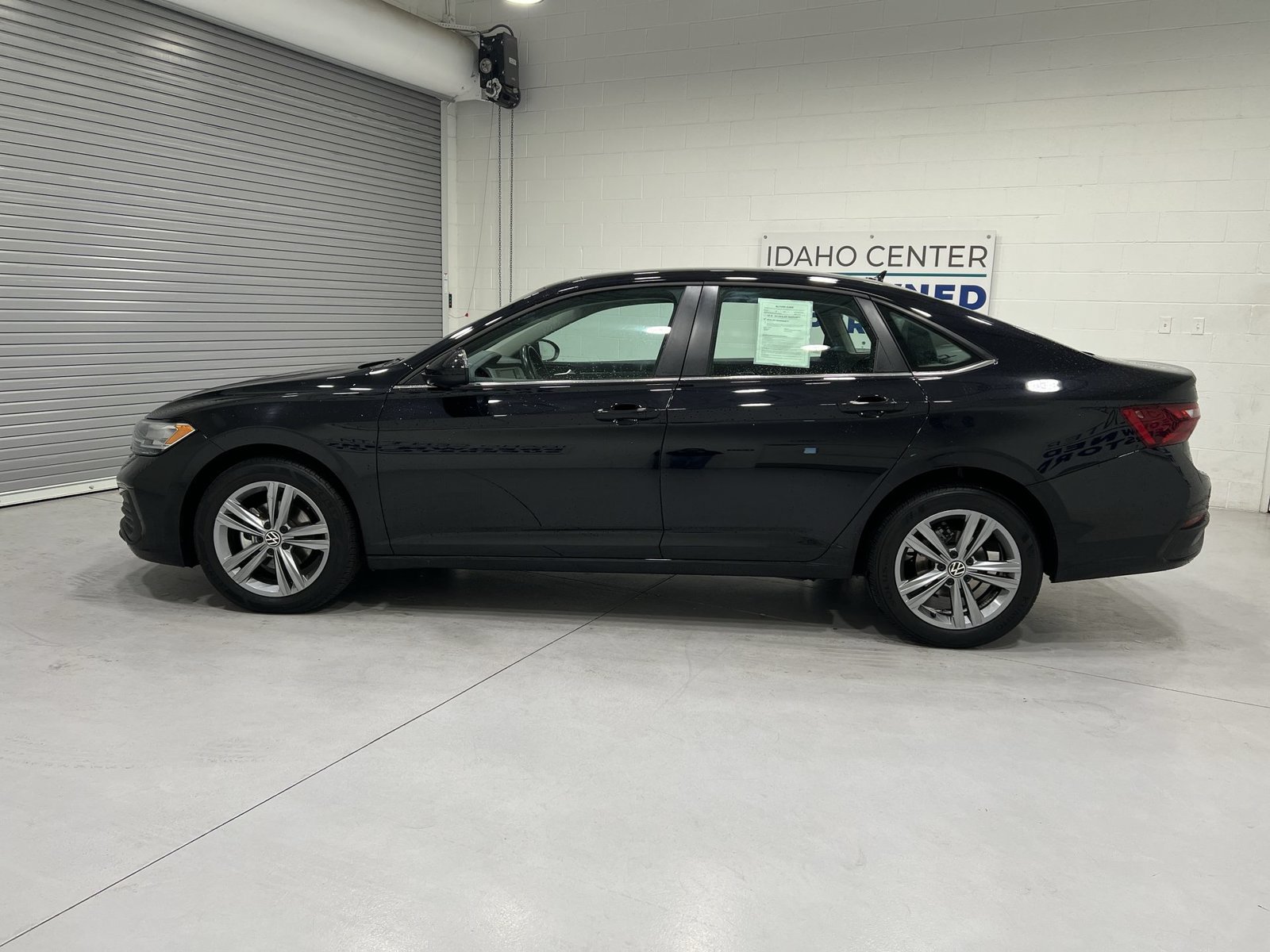 Used 2024 Volkswagen Jetta SE FWD image 5
