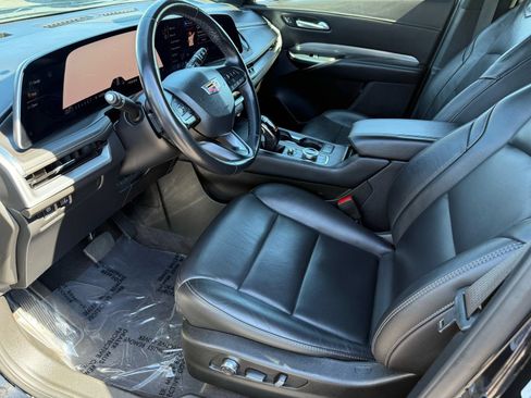 Used 2025 Cadillac XT4 Premium Luxury FWD image 12