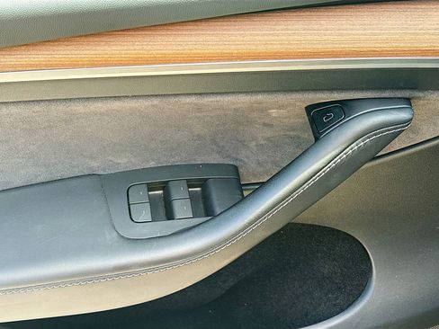 Used 2024 Tesla Model Y Long Range RWD image 16