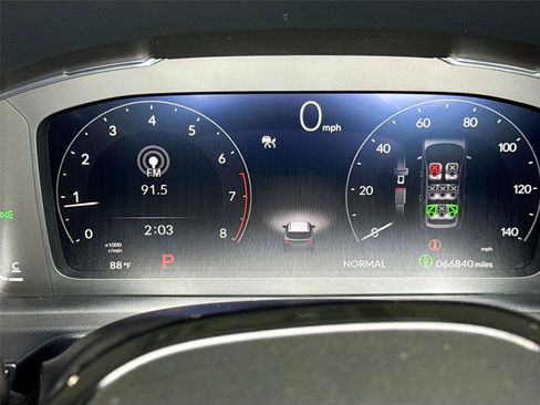 Used 2024 Honda Pilot Elite image 4