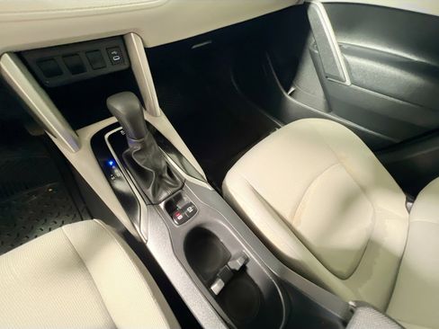 Used 2024 Toyota Corolla Cross L FWD image 25