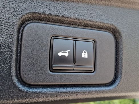 Certified 2025 Nissan Pathfinder SV AWD/4WD image 32