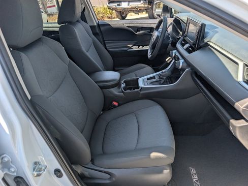 Used 2022 Toyota RAV4 XLE w/ Convenience Package FWD image 8