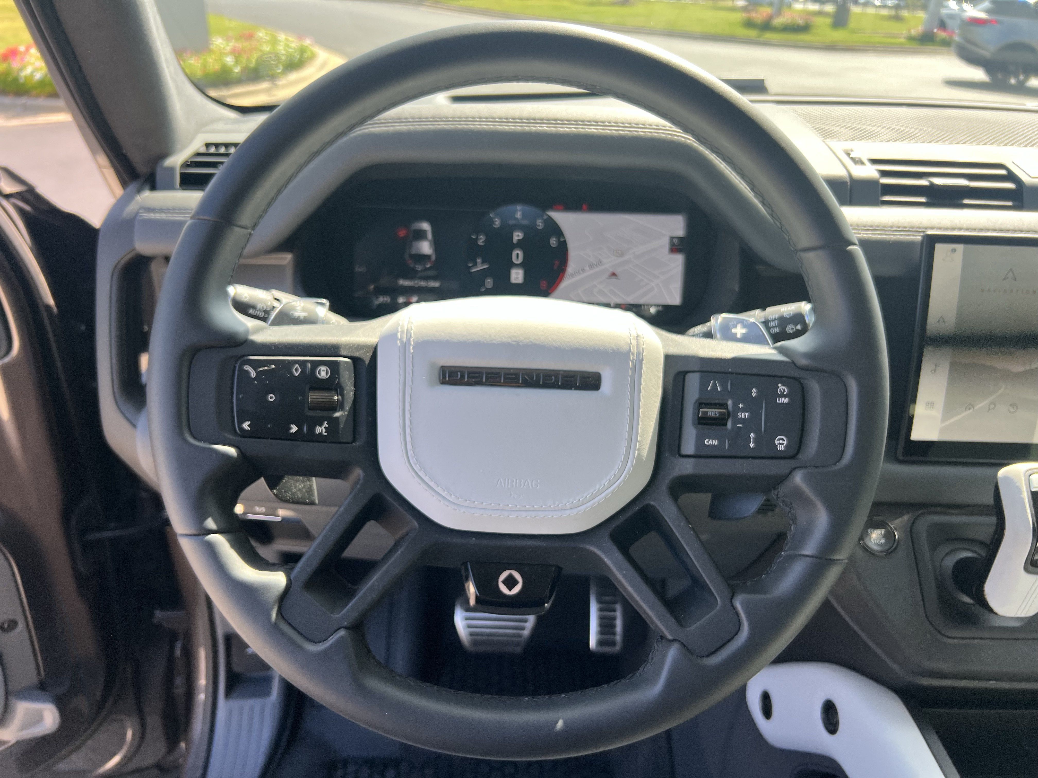 Used 2025 Land Rover Defender 110 AWD/4WD image 15