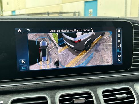 Used 2024 Mercedes-Benz GLS 450 4MATIC image 32