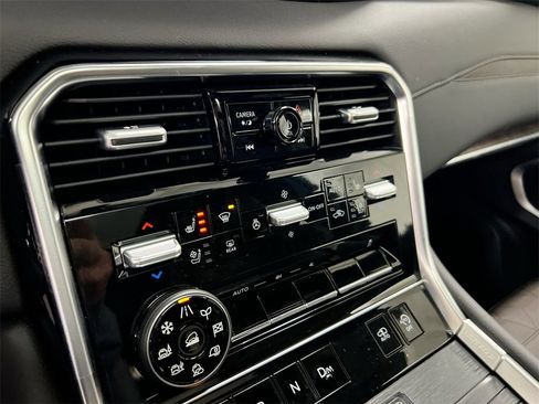 Used 2025 Nissan Armada Platinum Reserve image 16