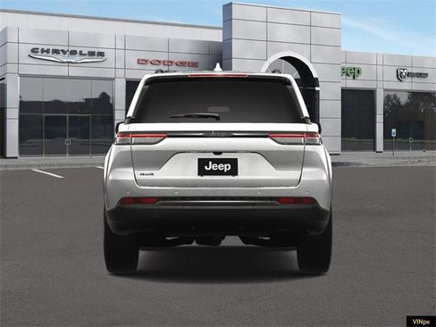 New 2025 Jeep Grand Cherokee Altitude image 6