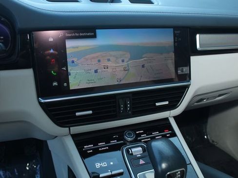 Certified 2023 Porsche Cayenne Platinum Edition image 18