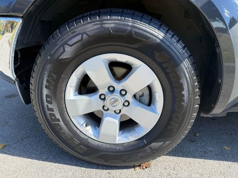 Used 2011 Nissan Frontier SV image 11