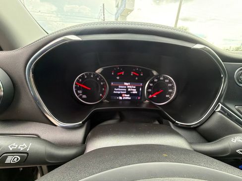 Used 2025 Chevrolet Blazer LT FWD image 2