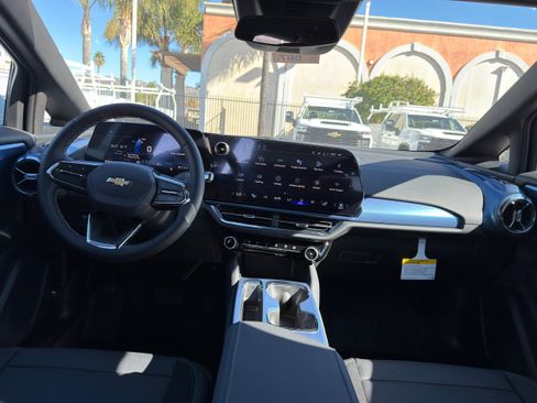 New 2026 Chevrolet Equinox EV LT image 20