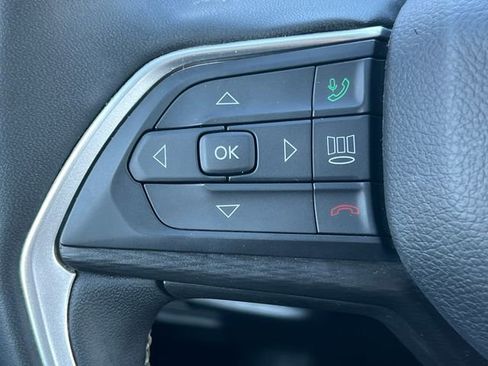 Used 2025 Jeep Grand Cherokee Altitude image 20