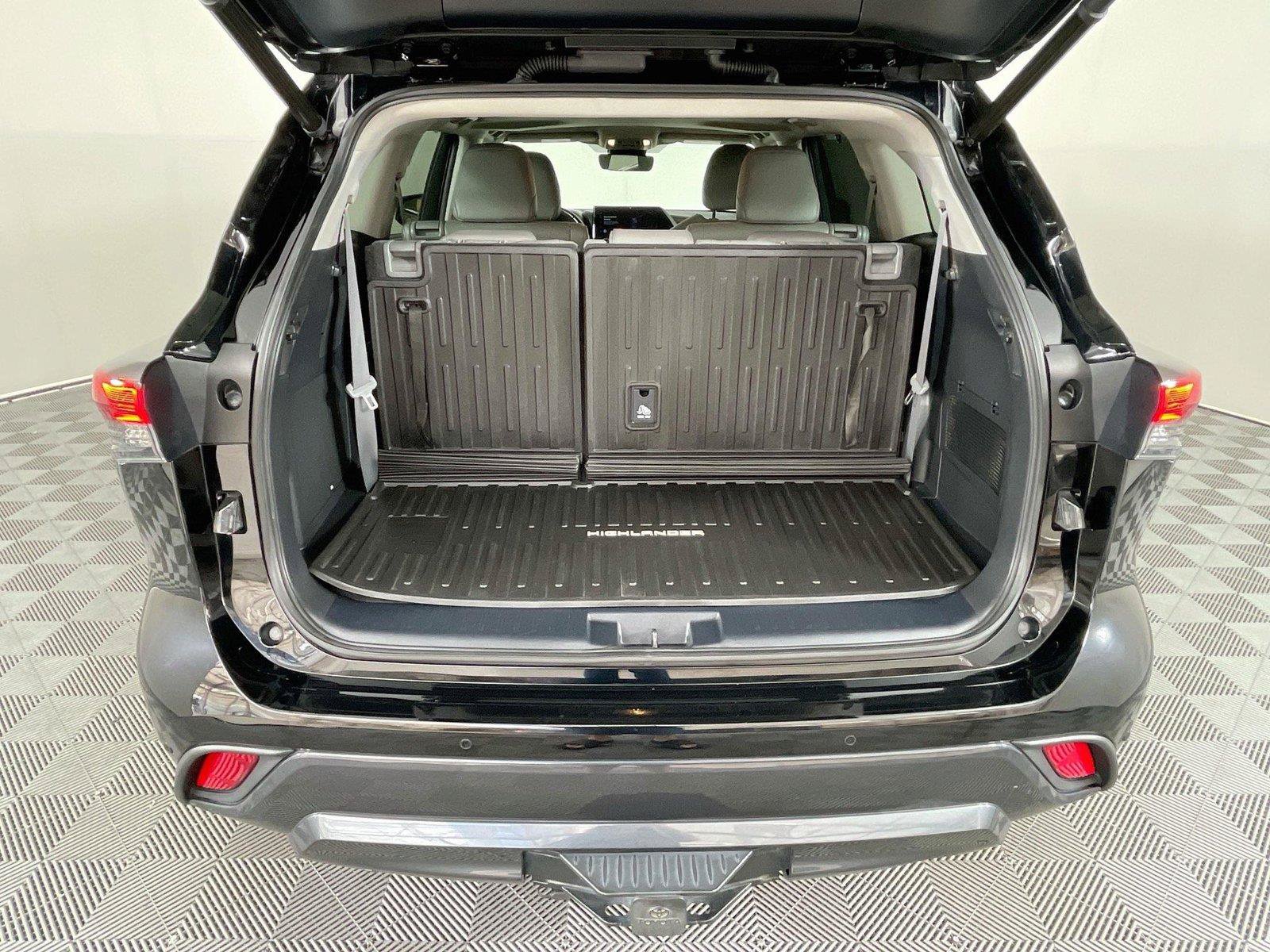 Used 2023 Toyota Highlander Limited AWD/4WD image 29