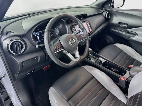 Used 2023 Nissan Kicks SR w/ SR Premium Package FWD image 9
