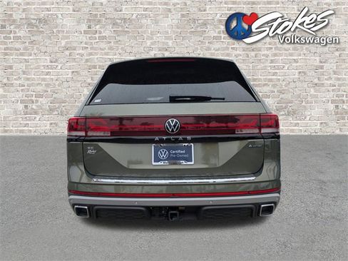 Certified 2025 Volkswagen Atlas Peak Edition SE image 5