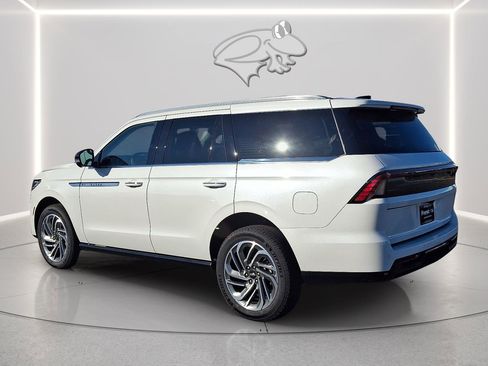 New 2025 Lincoln Navigator Reserve image 3