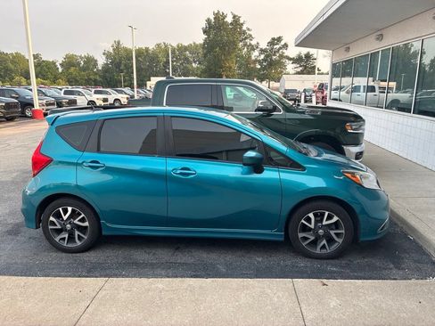 Used 2015 Nissan Versa Note SR w/ SR Convenience Package FWD image 4