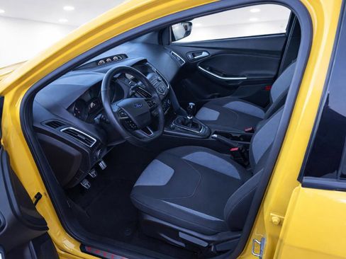 Used 2018 Ford Focus ST image 4