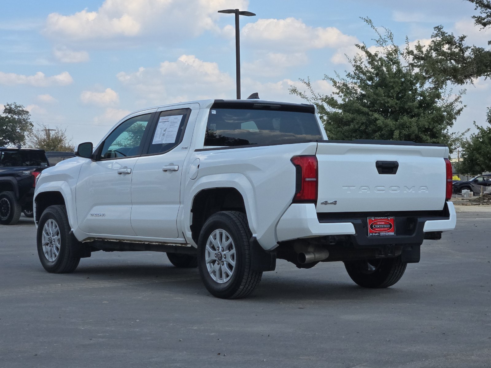 Certified 2025 Toyota Tacoma SR5 AWD/4WD image 3