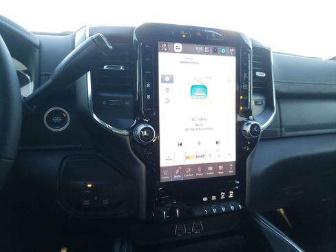 New 2025 RAM 2500 Laramie w/ Night Edition AWD/4WD image 34