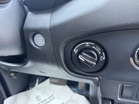 Used 2022 Nissan Frontier S w/ Technology Package AWD/4WD image 21