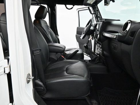 Used 2014 Jeep Wrangler Unlimited Rubicon AWD/4WD image 28