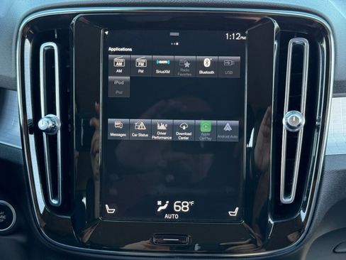 Used 2022 Volvo XC40 T5 Momentum image 28