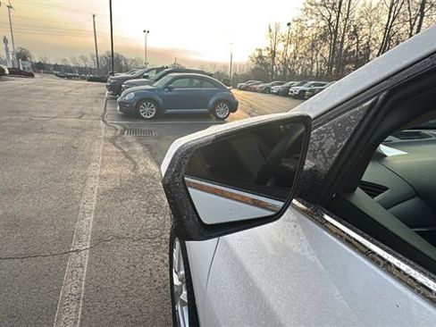 Used 2024 Chevrolet Equinox LT image 36