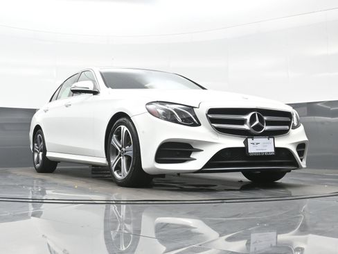 Used 2019 Mercedes-Benz E 300 4MATIC image 31