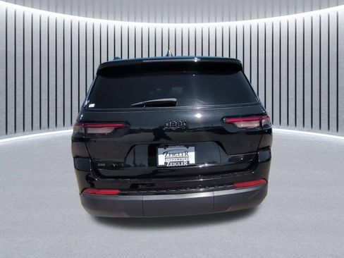 Used 2023 Jeep Grand Cherokee L Laredo AWD/4WD image 18