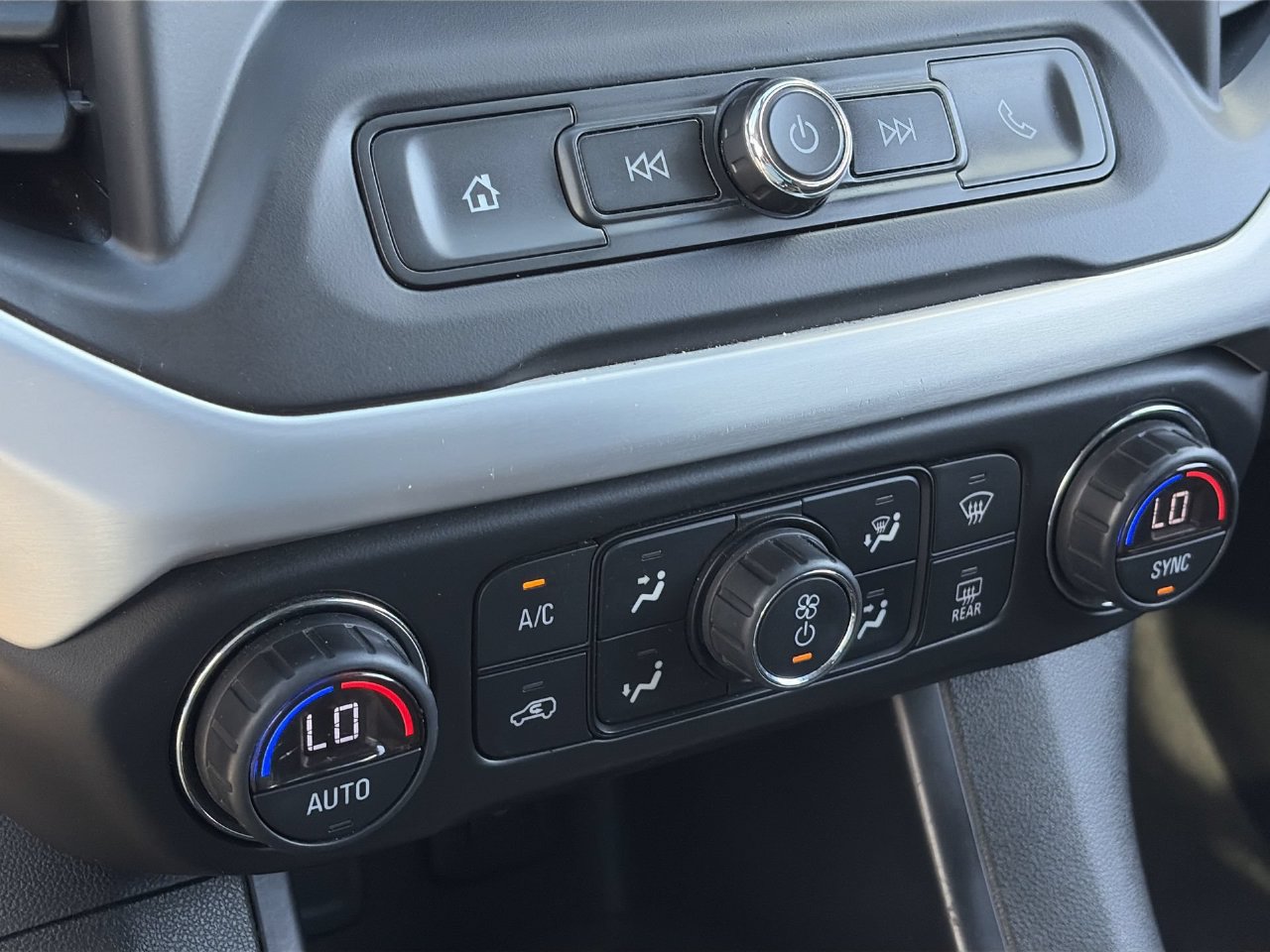 Used 2017 GMC Acadia SLE FWD image 26